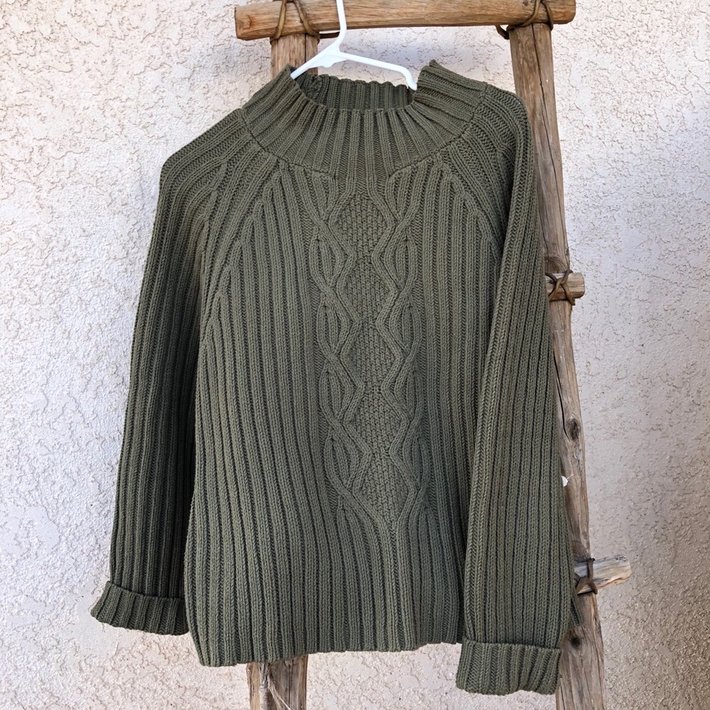Liz Claiborne Cable Knit Sweater - EUC